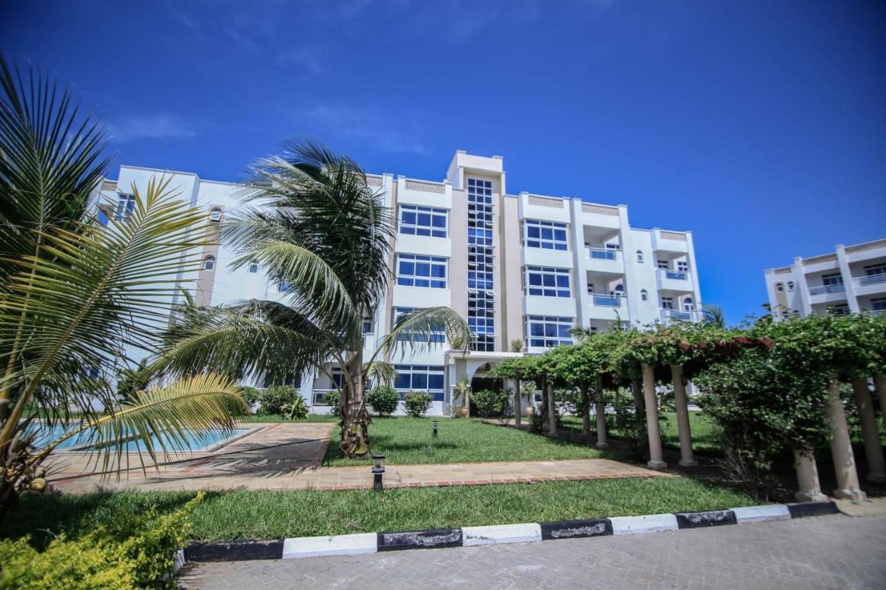 Appartement Almasi Oceanfront Nyali à Mombasa Extérieur photo