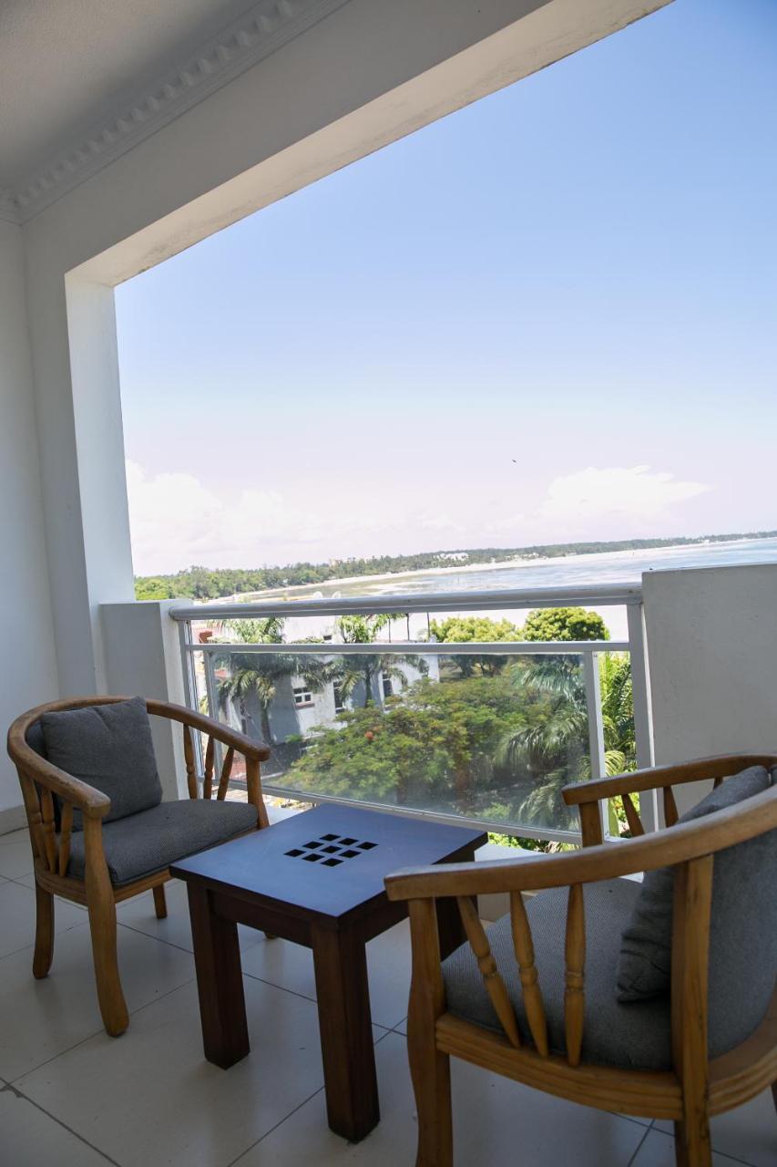 Appartement Almasi Oceanfront Nyali à Mombasa Extérieur photo