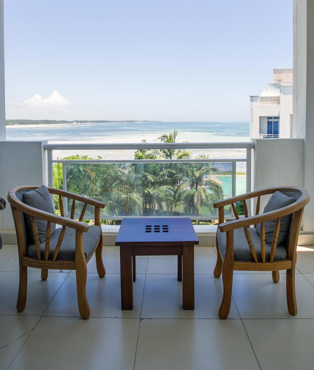 Appartement Almasi Oceanfront Nyali à Mombasa Extérieur photo