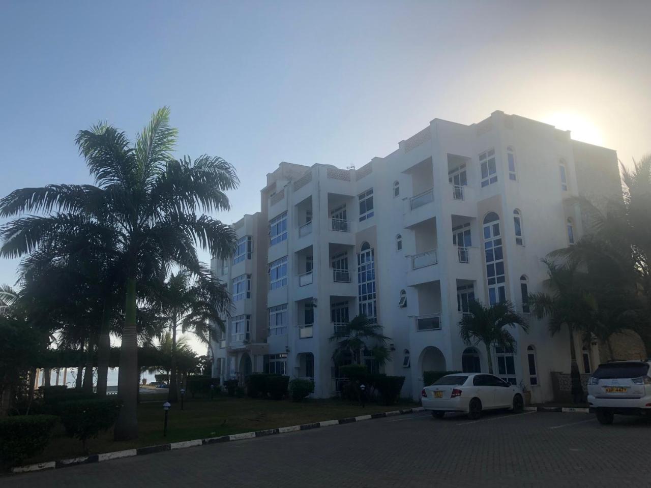 Appartement Almasi Oceanfront Nyali à Mombasa Extérieur photo