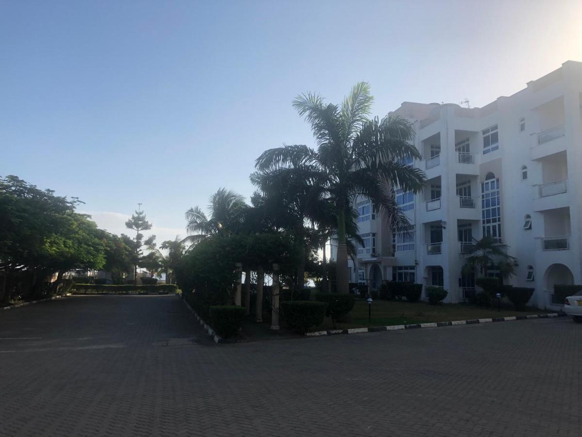 Appartement Almasi Oceanfront Nyali à Mombasa Extérieur photo